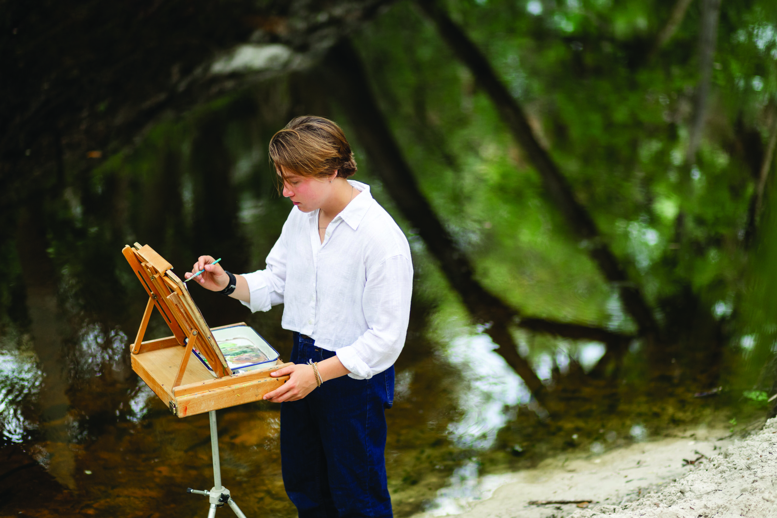 Anna Forrest painting en plein air